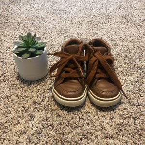 Boys cat & jack casual sneakers 👟